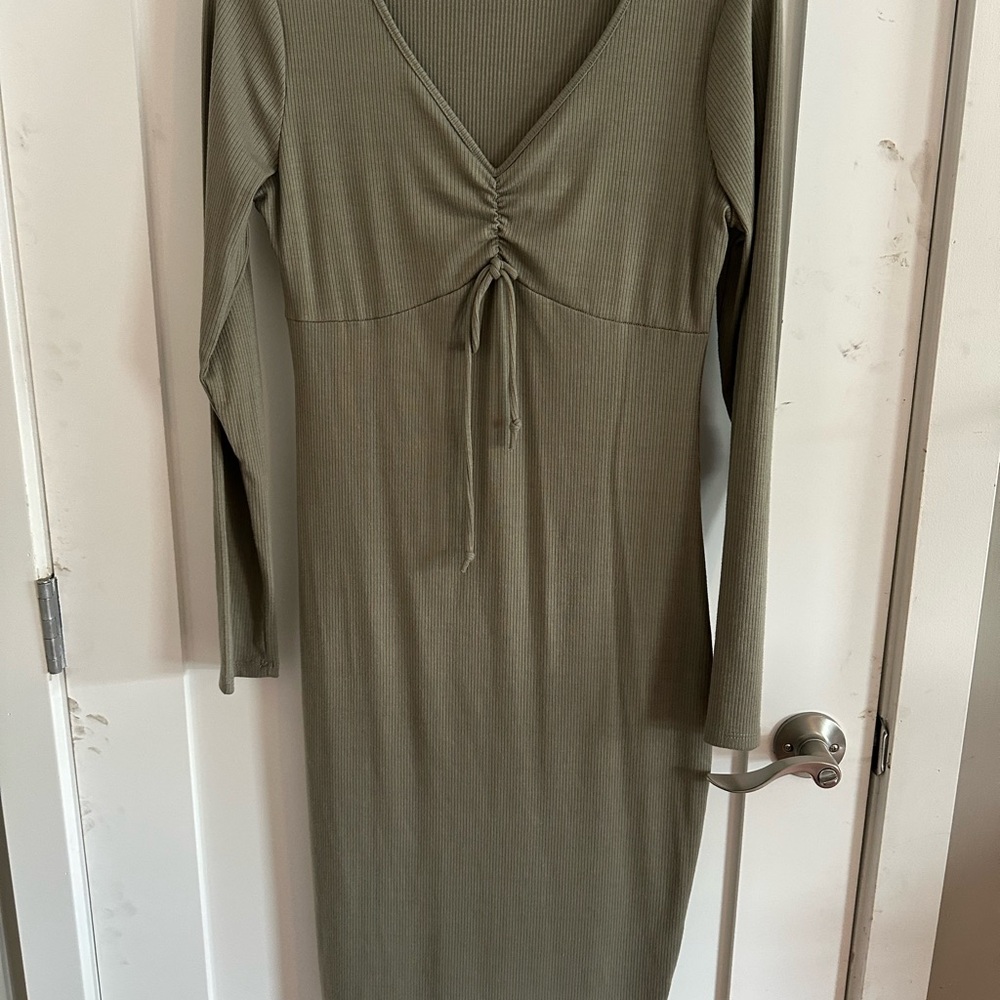 Heart Hips Green Ruched Tie Front Long Sleeve Maternity Dress